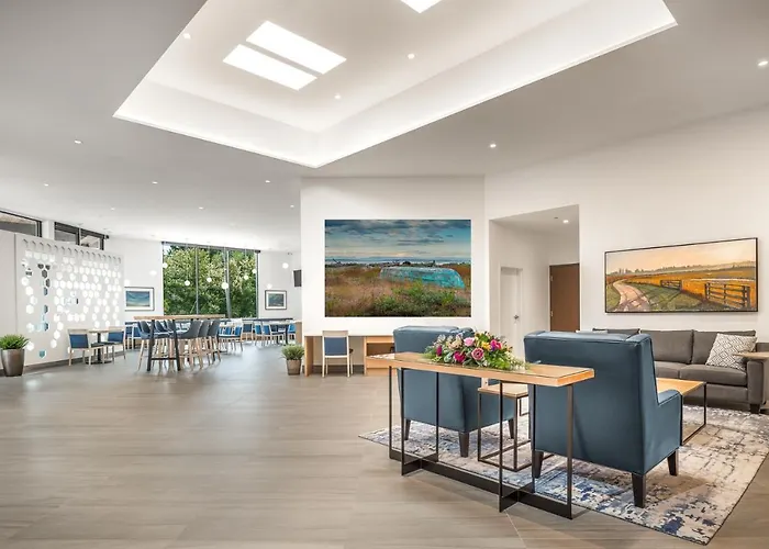 Coast Tsawwassen Inn